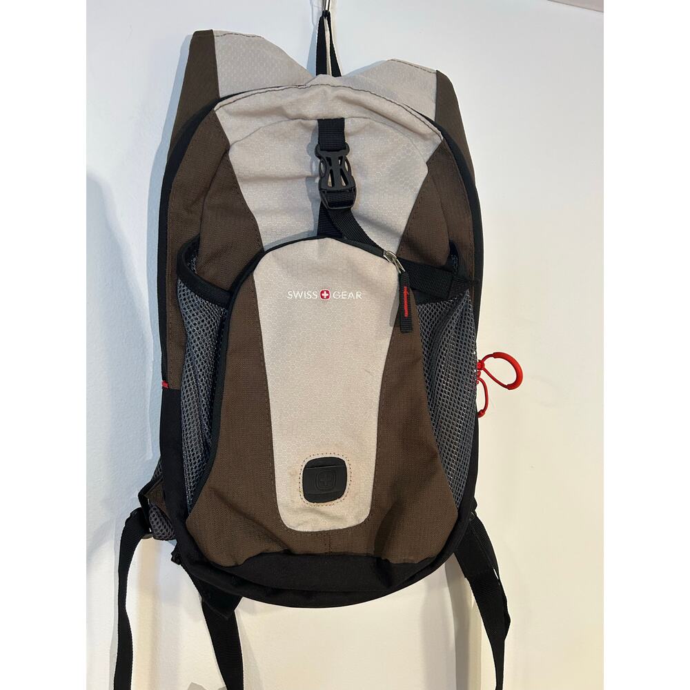 SwissGear CP109 Middle Fork Hydration Backpack Hiking Athleisure Mesh Pocket